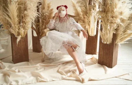 queen of faceless masks — BLOOM Magazine, September 2022