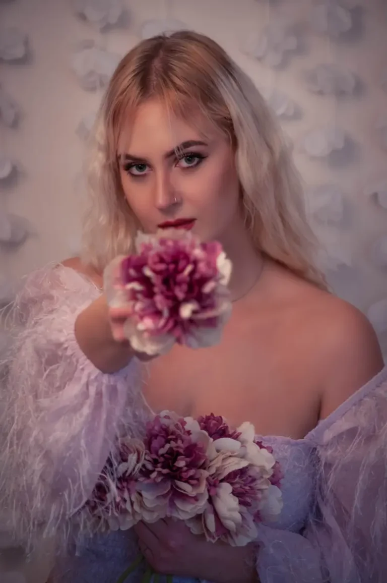 Dream in pink — BLOOM Magazine | The November Fashion & Beauty Edition | Vol.35 | 2022