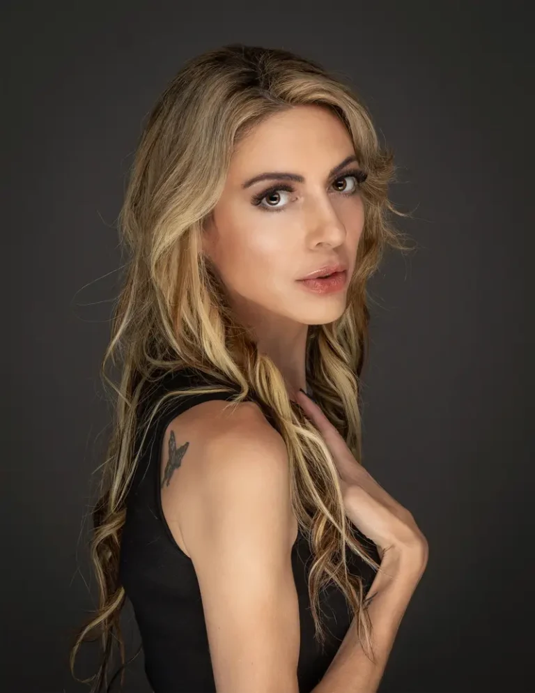 Beautiful Erin — BLOOM Magazine, December 2022