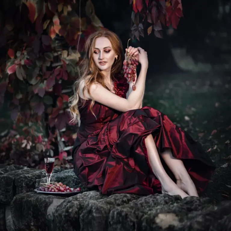 Evening wine in the park — BLOOM Magazine, December 2022