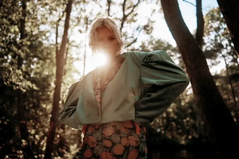 Natural and flashy Luna — BLOOM Magazine, December 2022