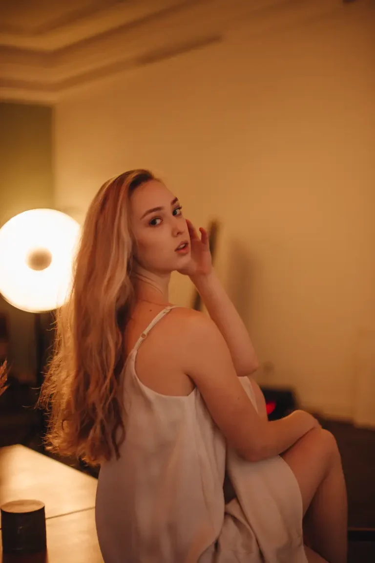 Женский портрет — BLOOM Magazine, February 2023