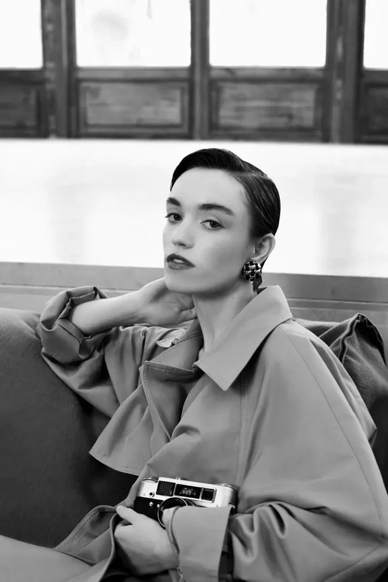 Retro girl — BLOOM Magazine, January 2023