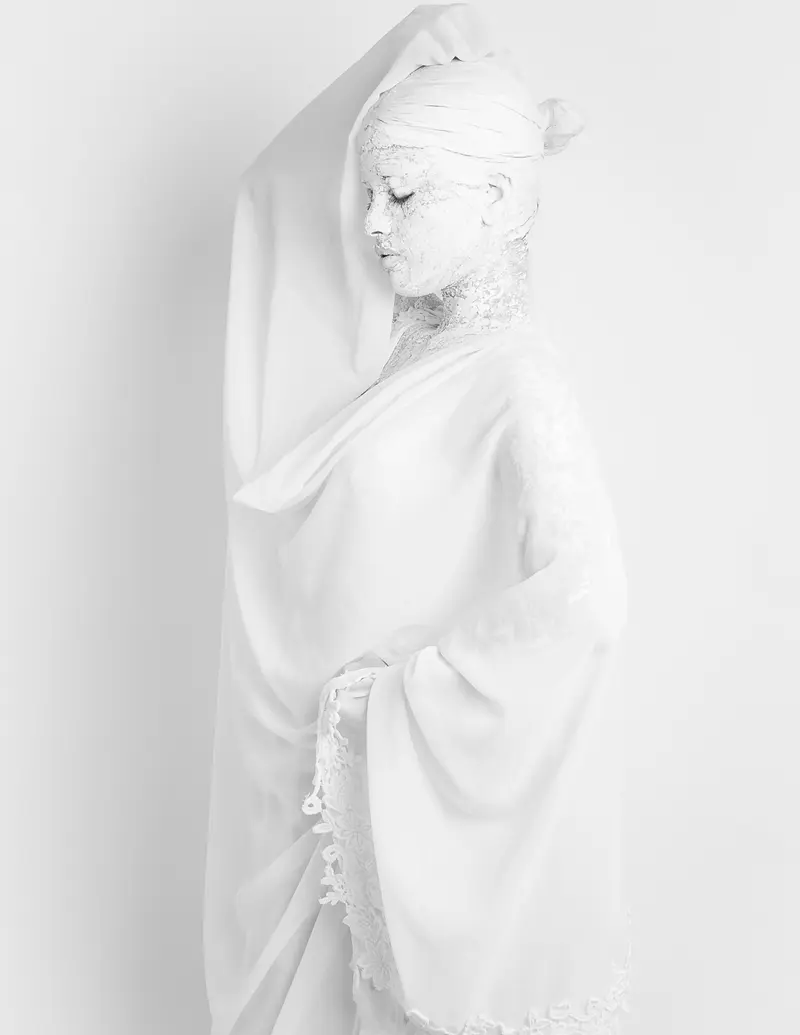 Estilo de mujer. — BLOOM Magazine, April 2023