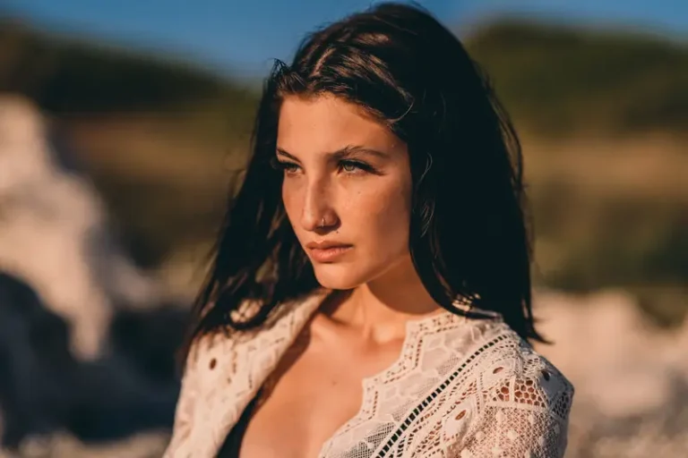 A day at the beach in Greece — BLOOM Magazine, August 2023