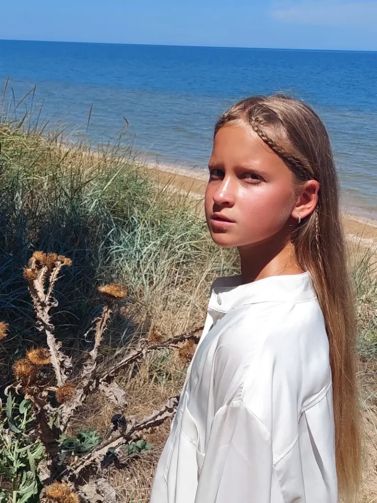 Flowers by the sea — BLOOM Magazine, August 2023