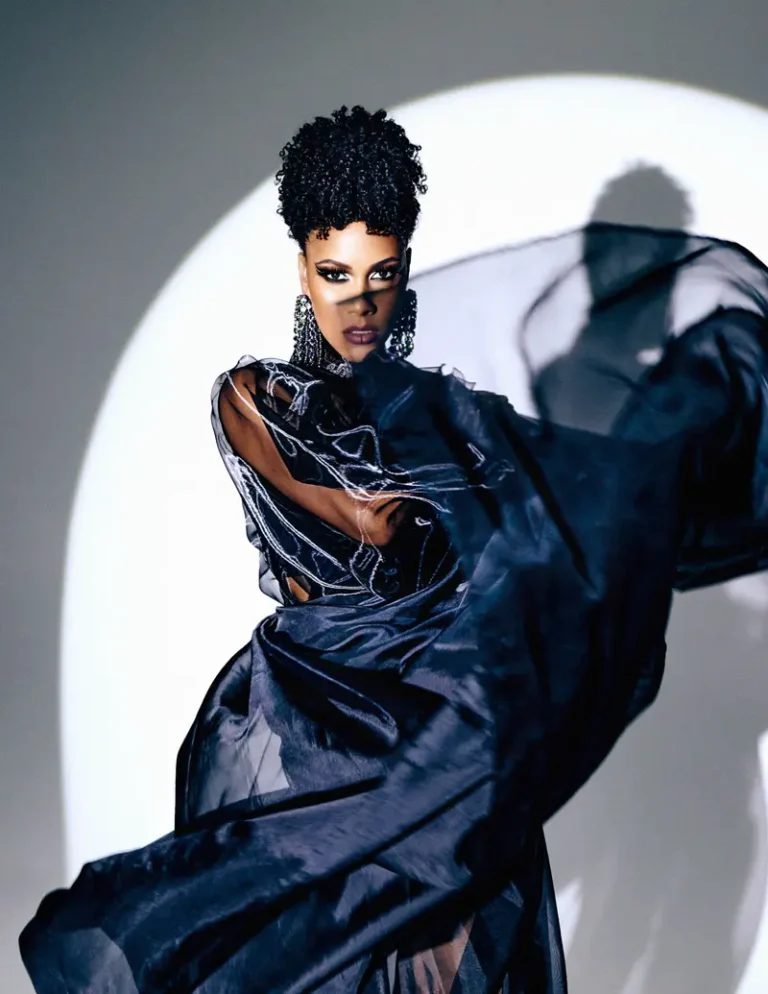 On the move — BLOOM Magazine | The September Fashion & Beauty Edition | Vol.10 | 2023