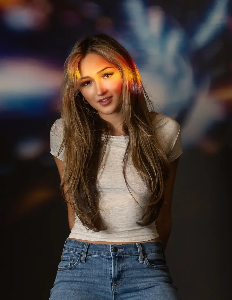 Scarlette in Studio — BLOOM Magazine, November 2023