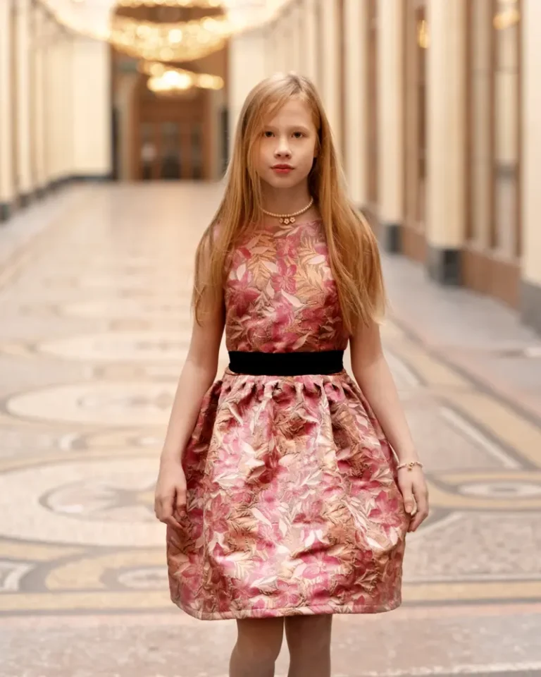 Noël à Paris — BLOOM Magazine, December 2023