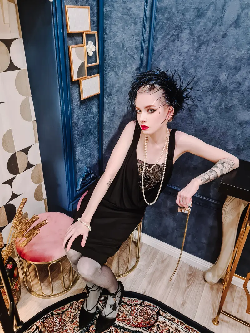 Shine & chik & twenties — BLOOM Magazine, December 2023