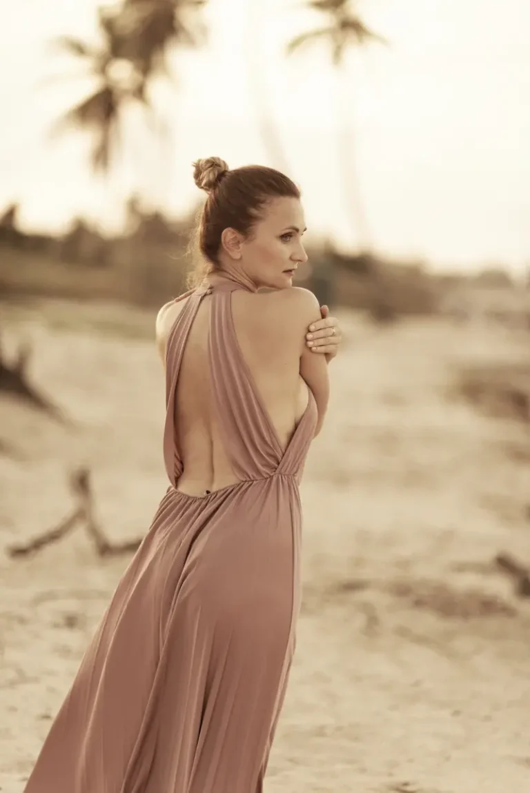En una playa cubana — BLOOM Magazine, December 2023