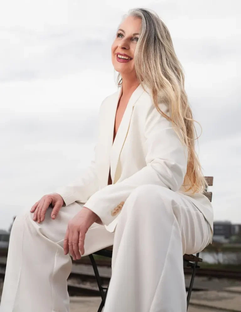 White Swan - The timeless beauty — BLOOM Magazine, April 2024