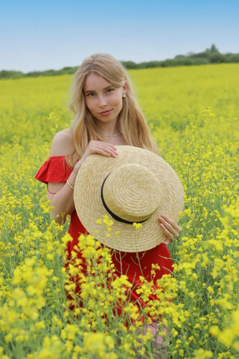 В цветущем поле — BLOOM Magazine, September 2024