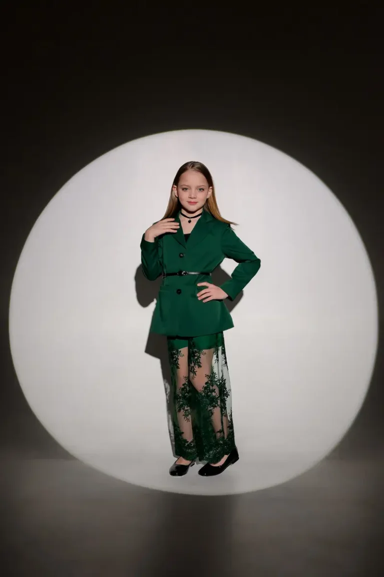 glamorous stylish girl — BLOOM Magazine, April 2025