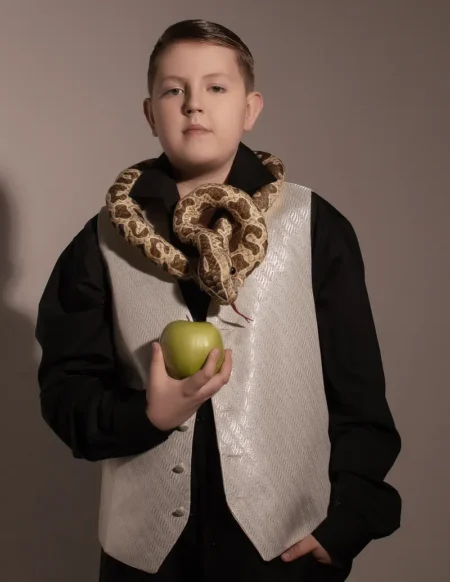The green Apple — BLOOM Magazine, April 2025