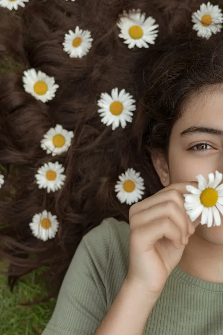 Sun, summer, daisies! — BLOOM Magazine, August 2025