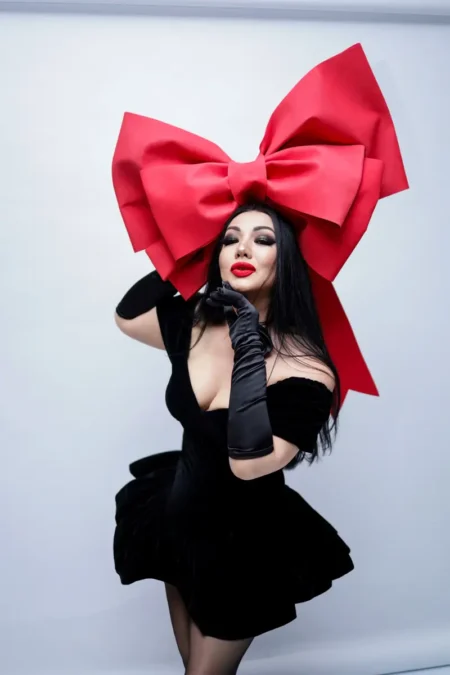 «Твои несовершенства делают тебя уникально прекрасной.» — BLOOM Magazine, March 2025