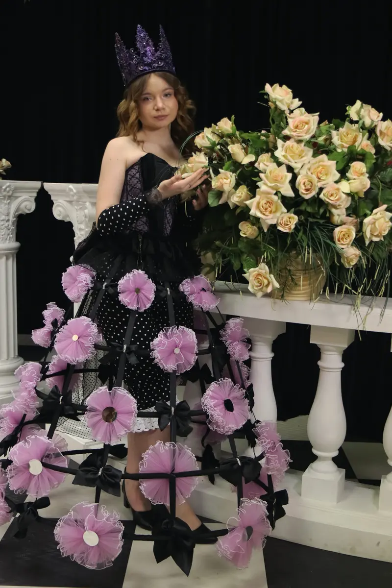 Queen of flowers — BLOOM Magazine, June 2025
