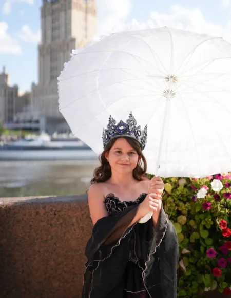 The Modern Queen — BLOOM Magazine, August 2025