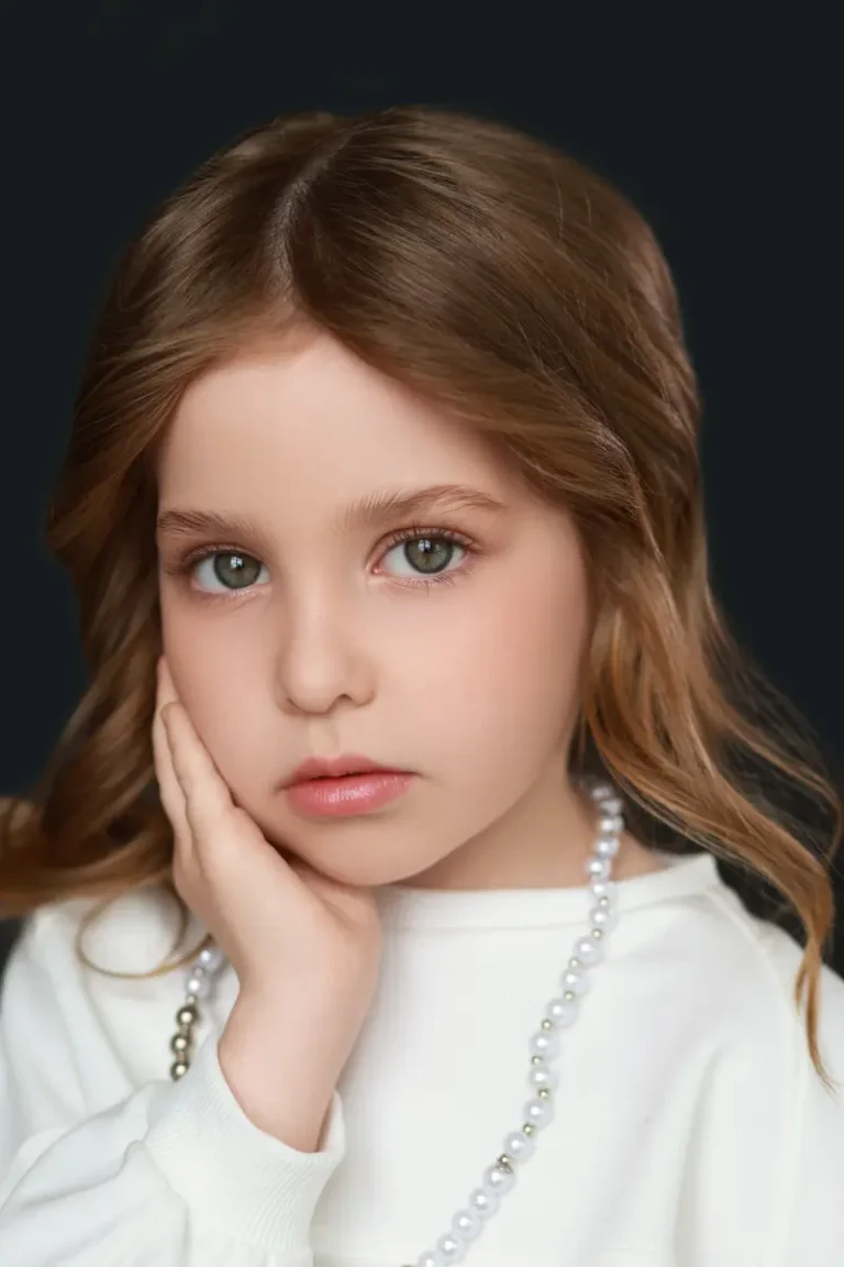 Model Victoria — BLOOM Magazine, September 2025